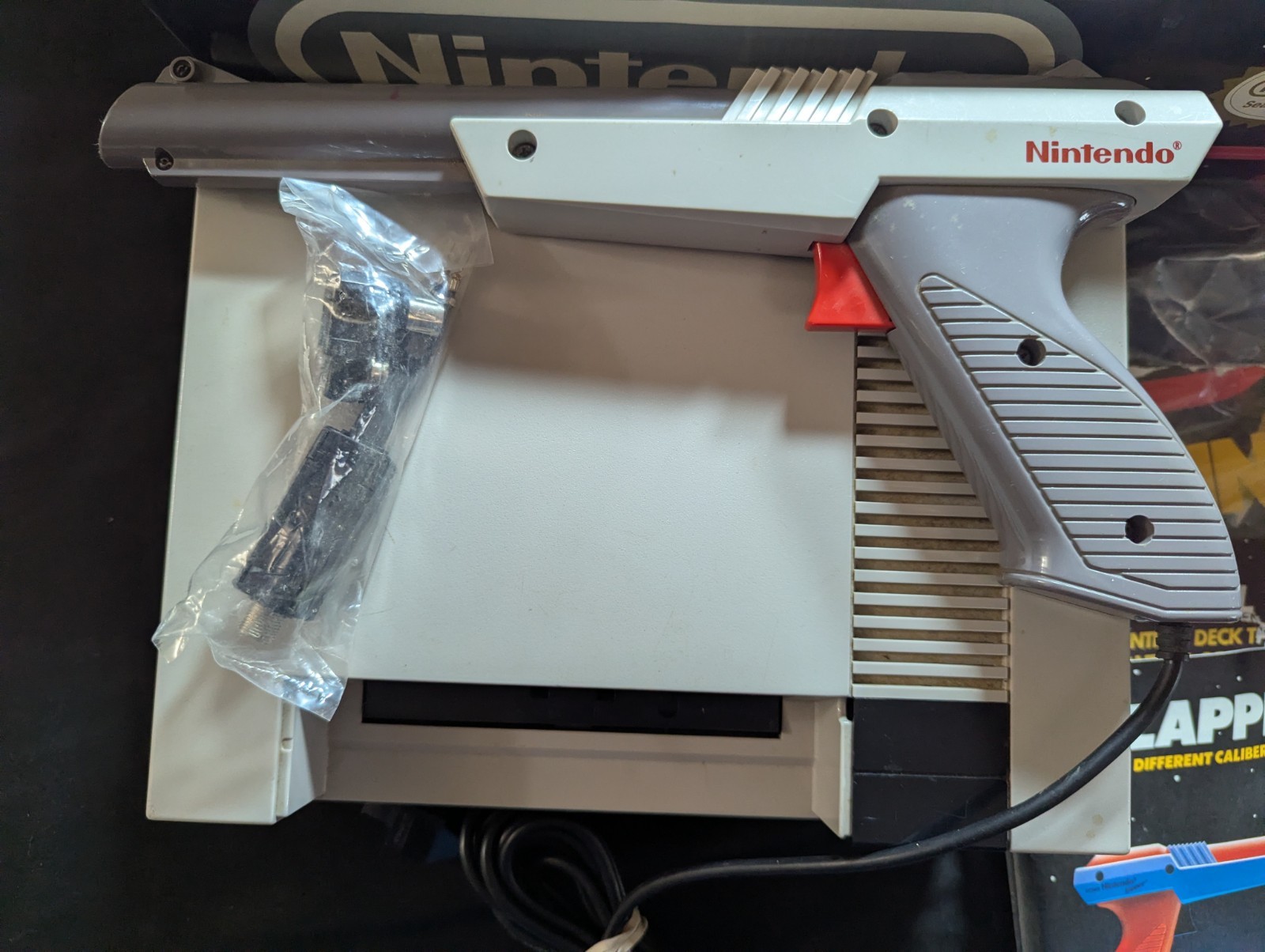 Nintendo NES Action Set Console Zapper Box Tested