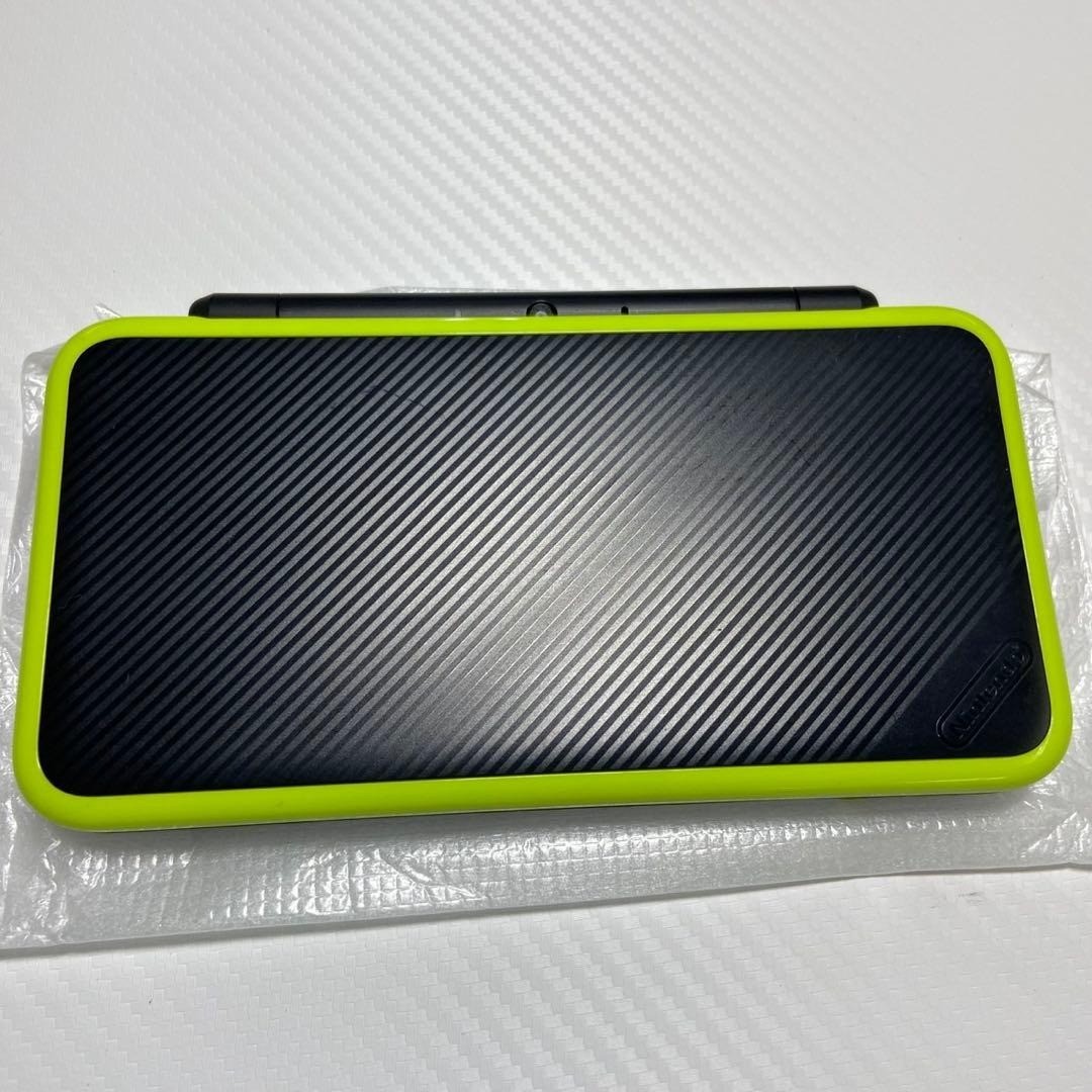 Nintendo New 2DS LL Black Lime Complete in Box Tested 6932