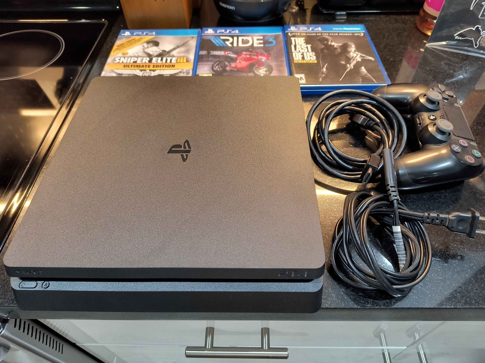 PlayStation 4 Slim 1TB+ 3 Games