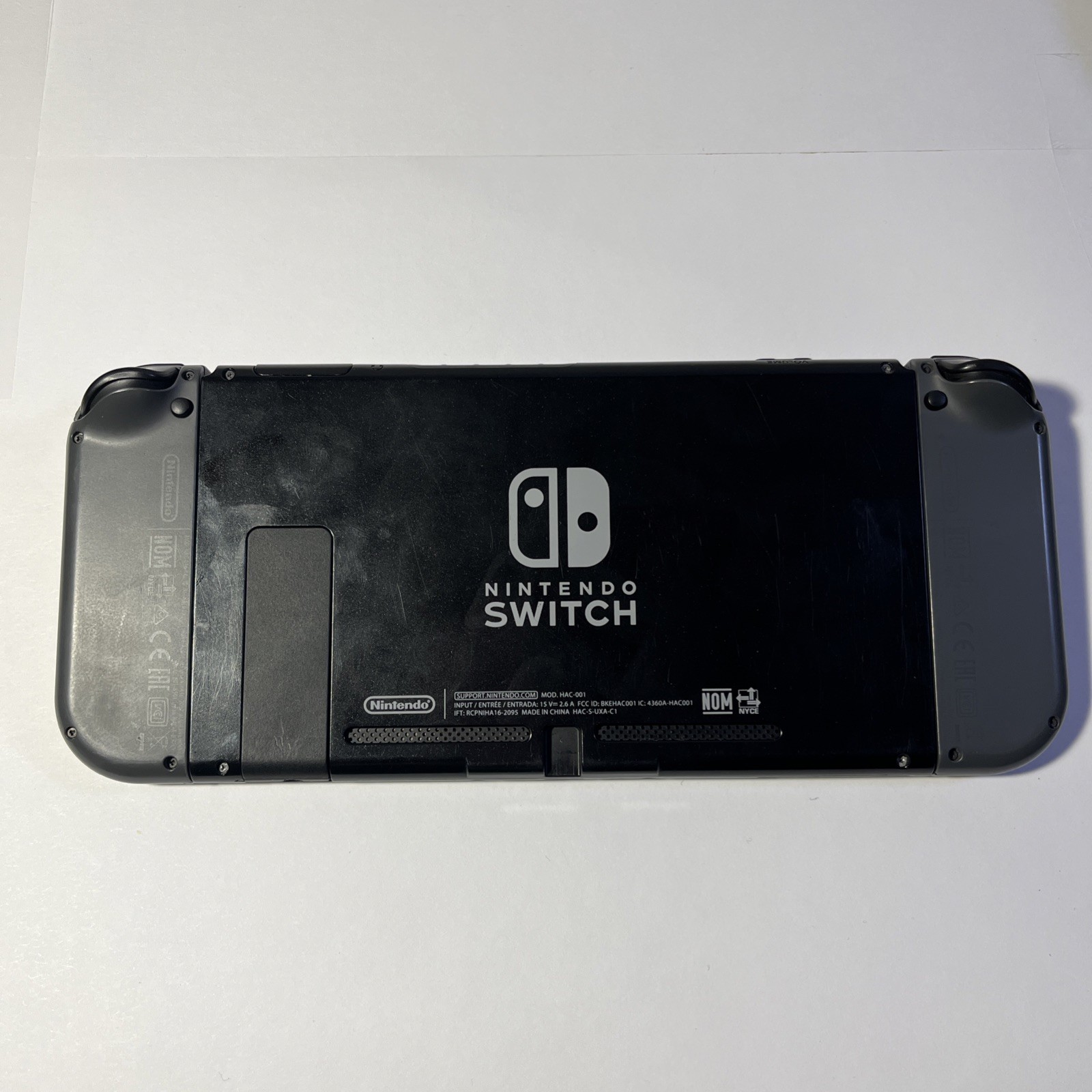 Nintendo Switch HAC-001 Handheld Console Bund – 32GB – Gray Joy-Con Controllers.