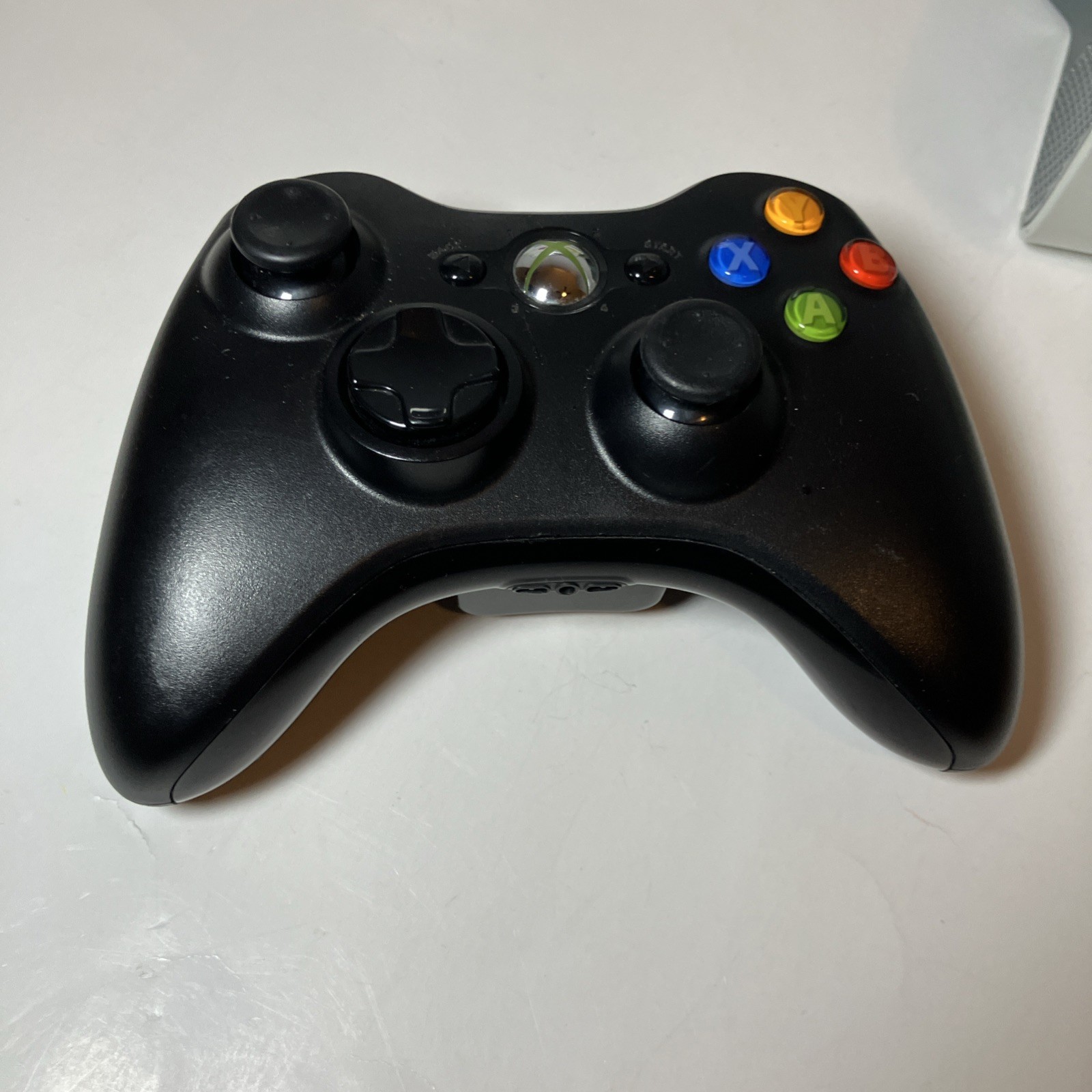 Microsoft Xbox 360 Pro System Bundle 60GB White Console (4)