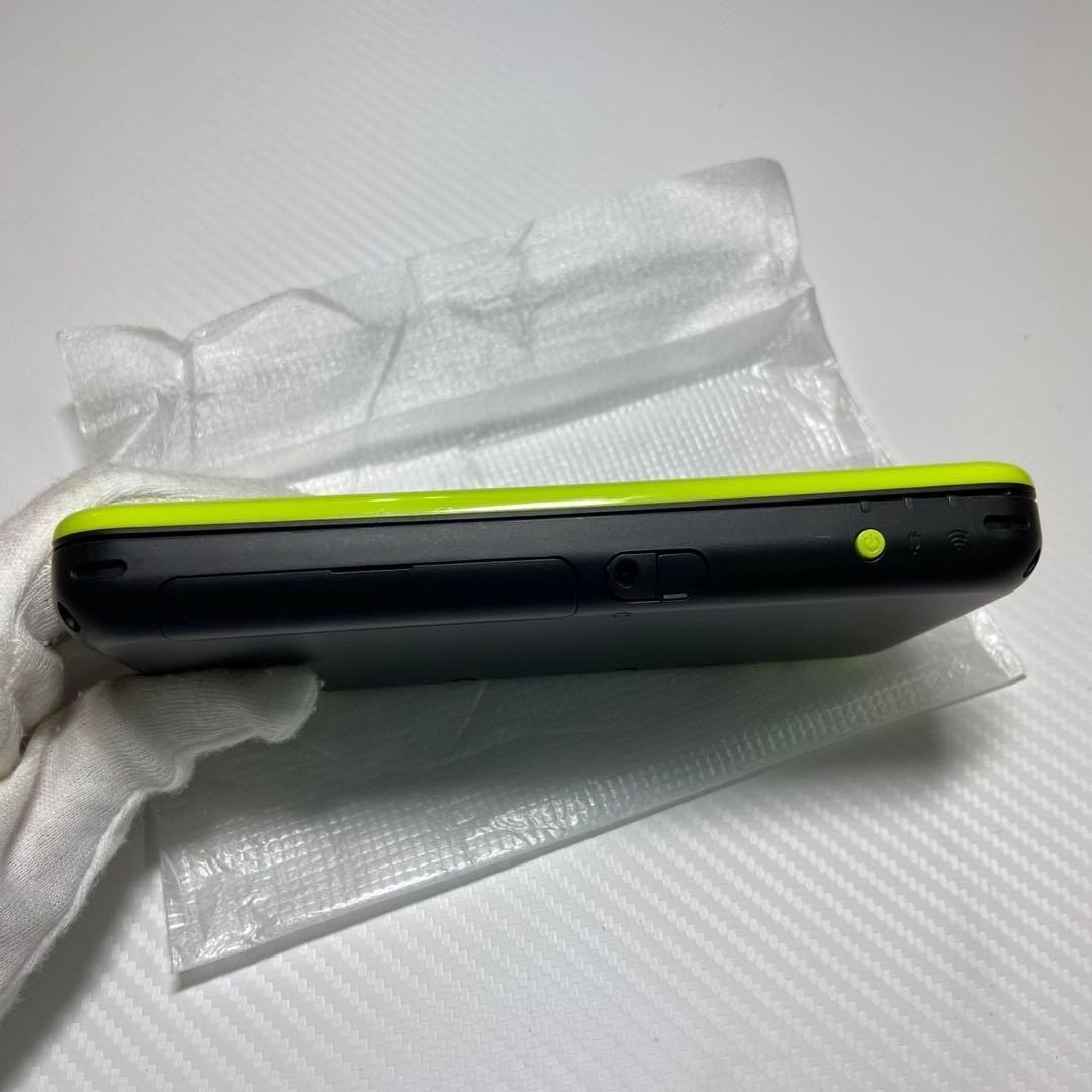 Nintendo New 2DS LL Black Lime Complete in Box Tested 6932
