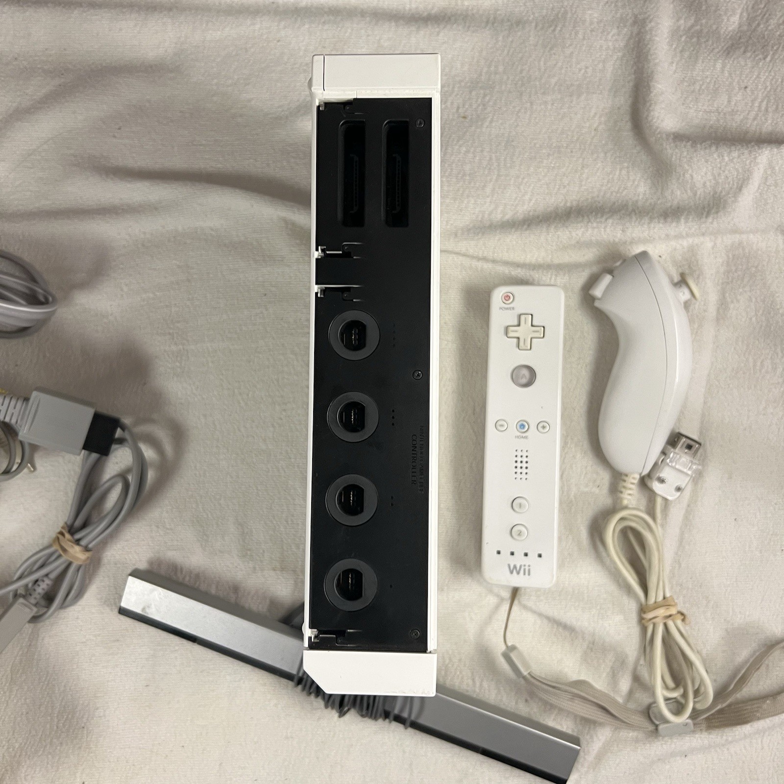 Nintendo Wii RVL-001 512 MB Home Console Bundle 5 Games