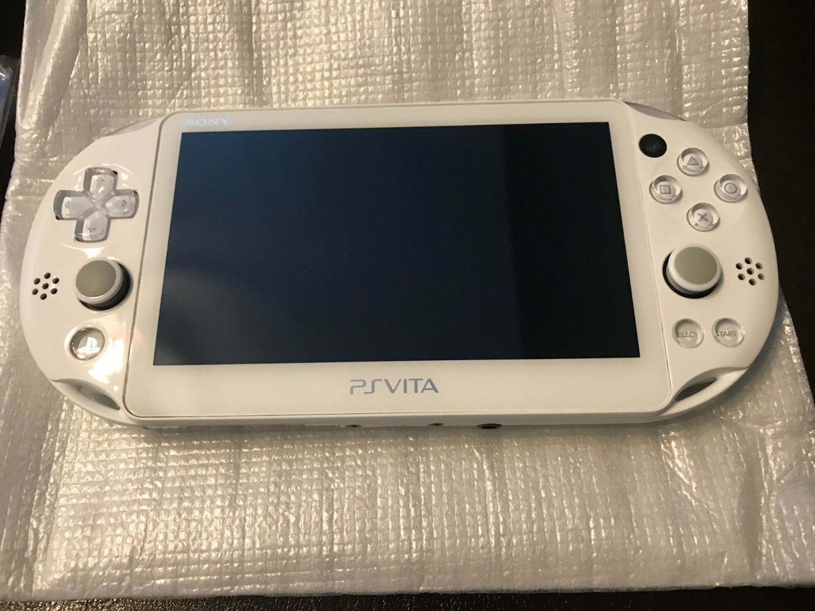 Sony PlayStation PS Vita PCH-2000ZA12 Wi-Fi model White w/Box charger [FROM JP]