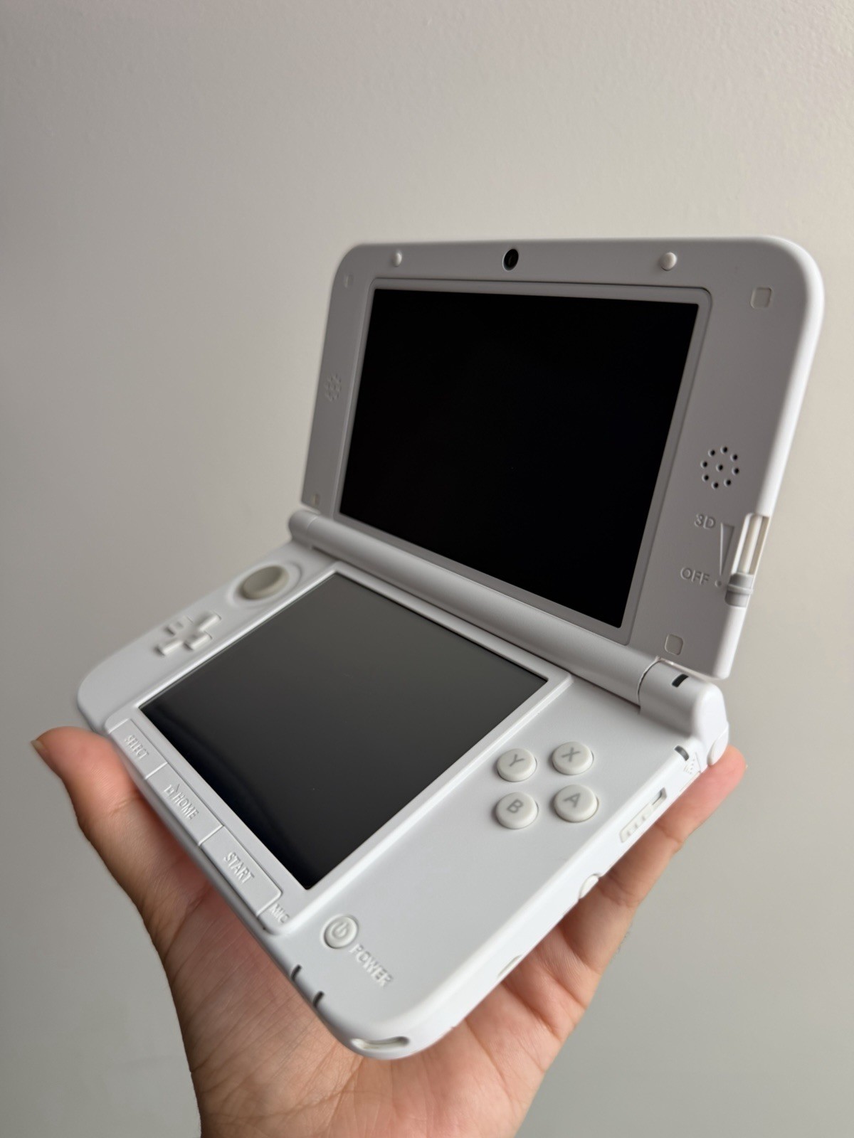 Nintendo 3DS XL Handheld System Console, White, Wi-Fi, Headphone Jack