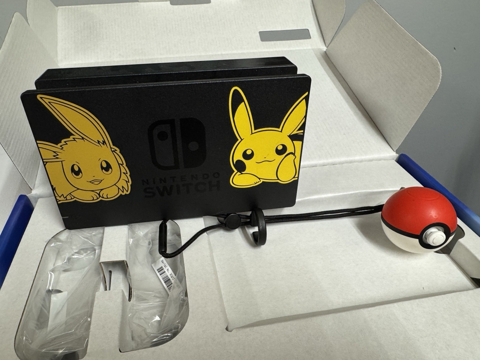 Nintendo Switch Pokemon: Let’s Go Pikachu Edition Console CIB + Box