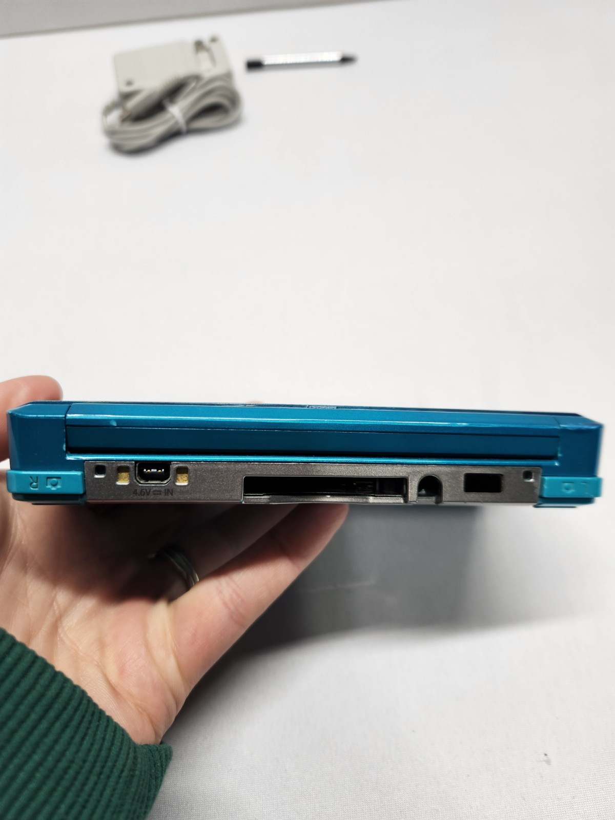Nintendo 3DS & Charger – Aqua Blue/Black