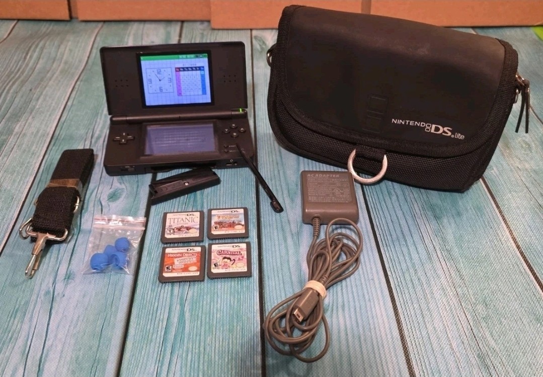 🔥Nintendo DSi Lite Blue Bundle – 4 Games & Travel Case, Charger🔥