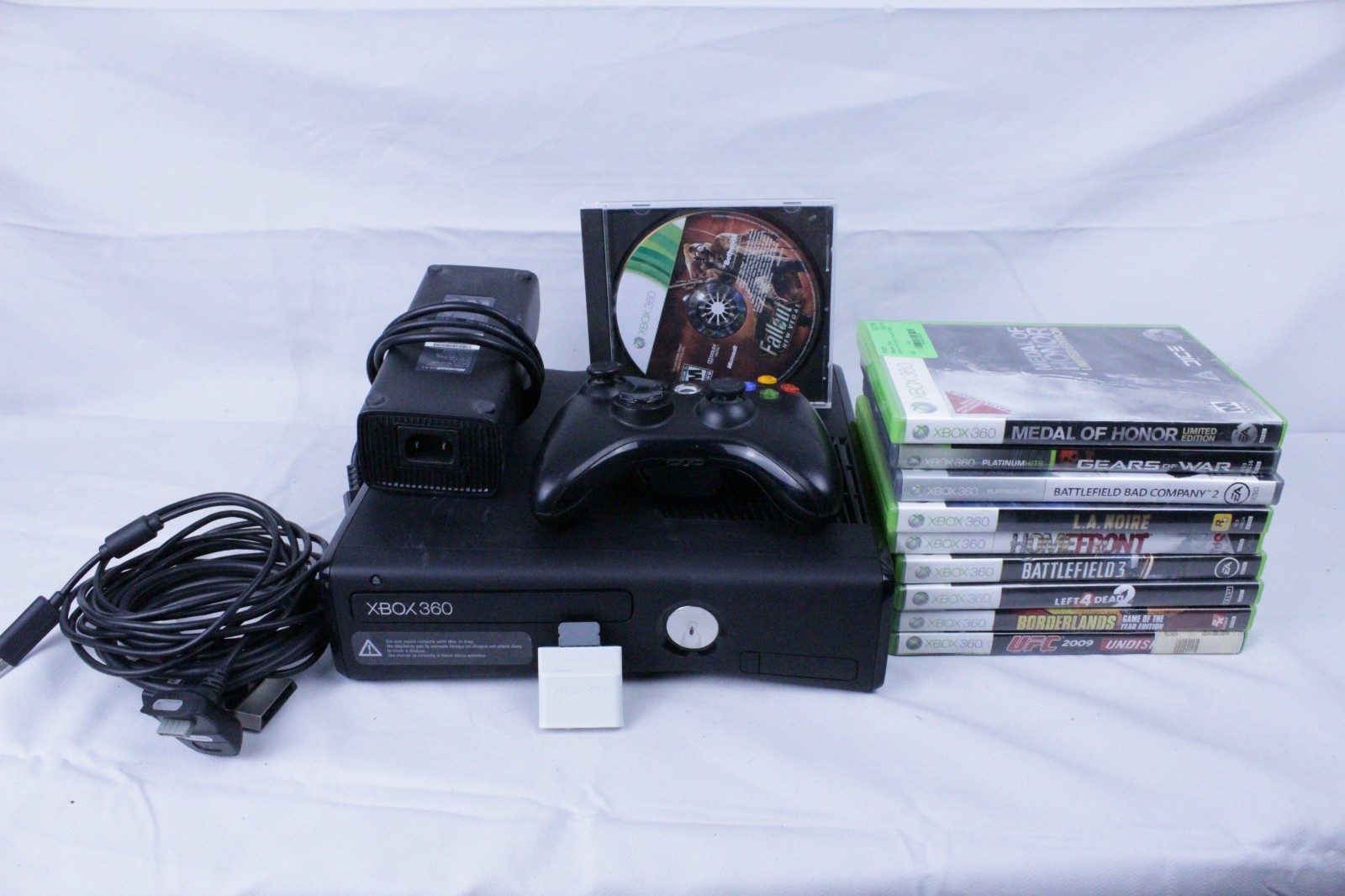 Microsoft Xbox 360 S 250GB Console Bundle Tested OEM Controller 9 Games