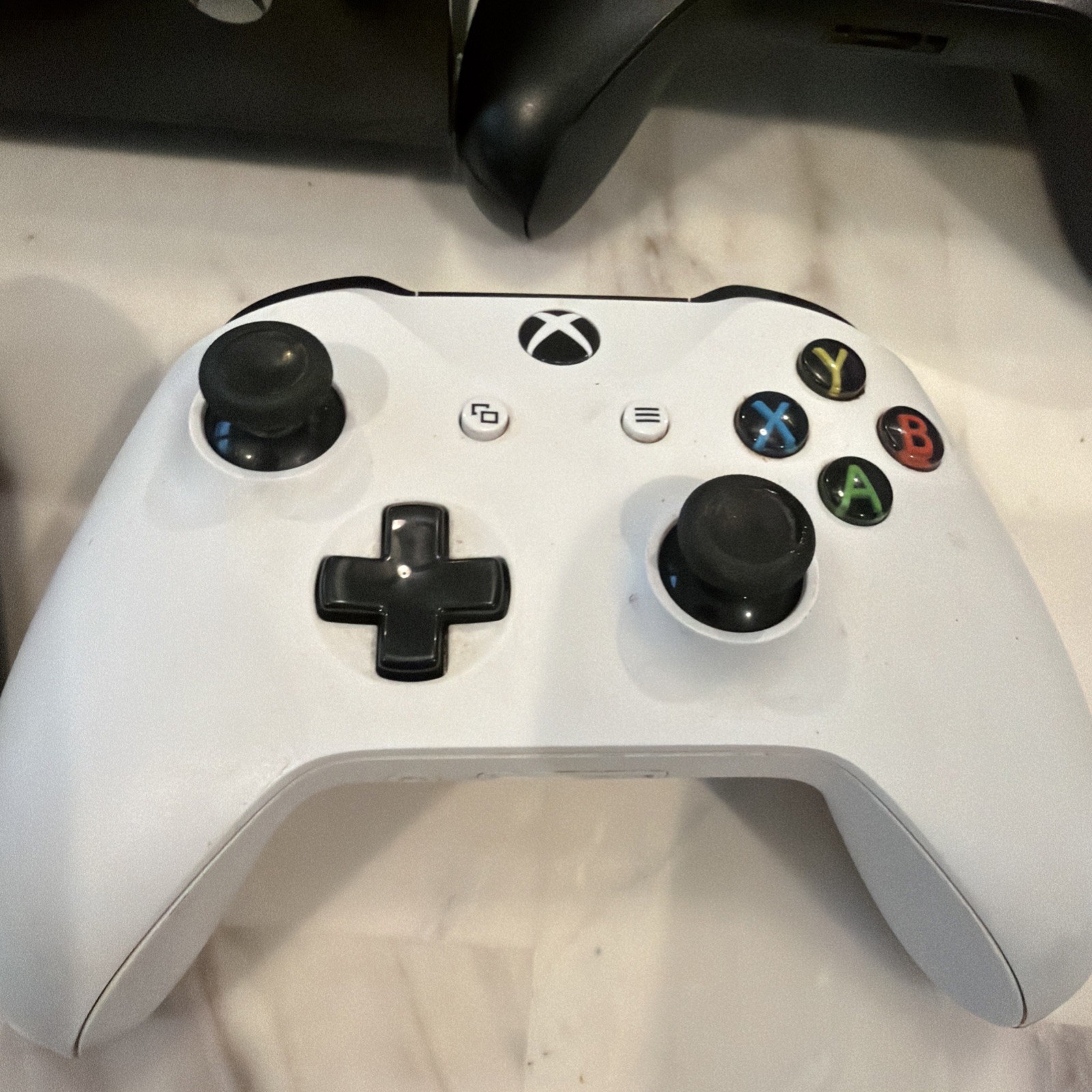 Microsoft Xbox One 500GB Console Black – 3 Controllers – COD Ghosts & Black Ops4