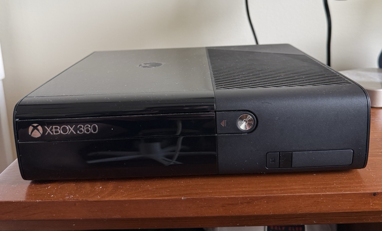Microsoft Xbox 360 E 4GB Console Black HDMI 1080p NTSC-U/C MPN 1538 w/ Power