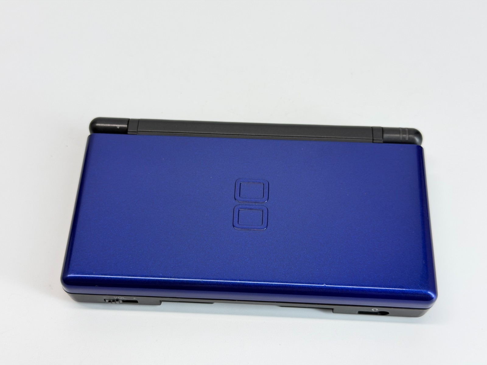 Nintendo DS Lite Blue/Black Handheld System Bundle *Cracked Hinge*