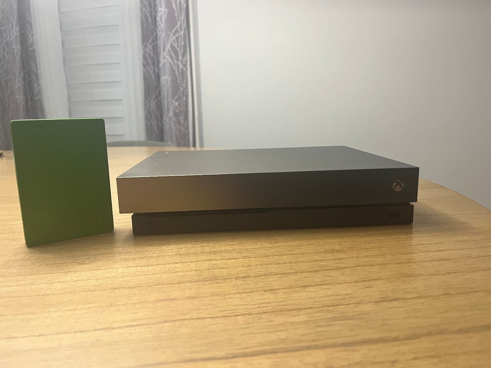Xbox One X 1TB Console Battlefield V edition + 4TB external hard drive + Game