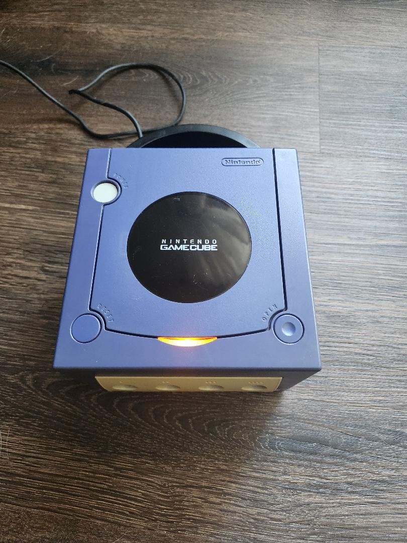 Nintendo GameCube Gaming System – Indigo with 16 games
