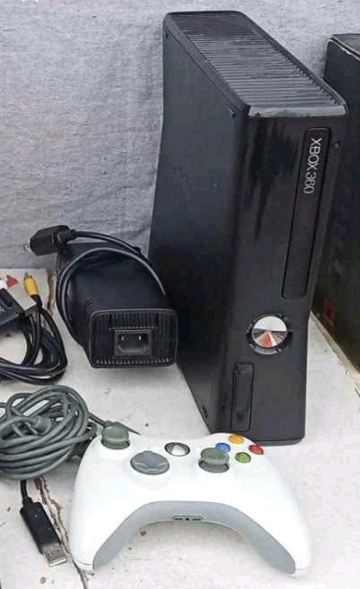 Xbox 360 Bundle Console Travel Backpack Controller Collectors Edition Of Halo