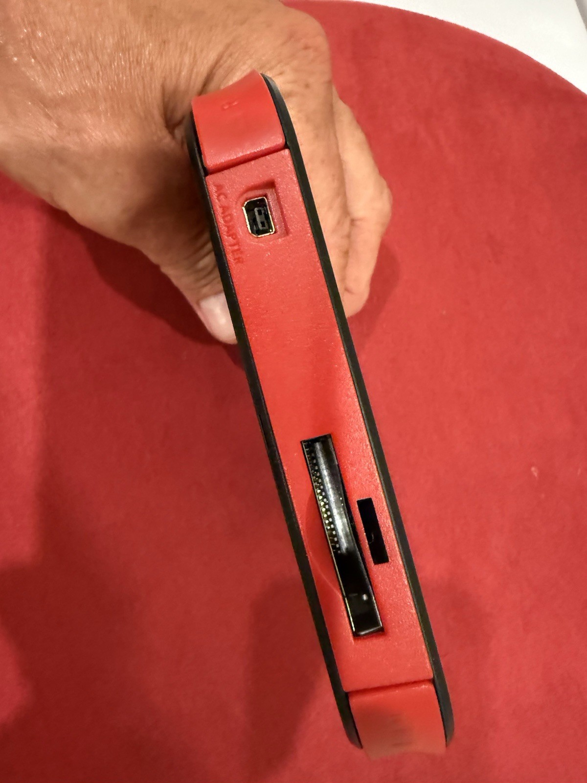 Nintendo 2DS – Crimson Red