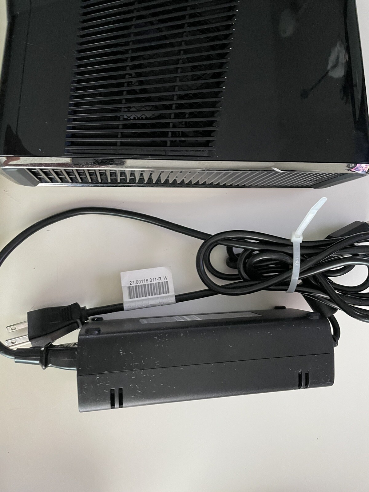 “Tested works￼￼” Xbox 360 S with Kinect 4GB Glossy Black Console &3GAMES-NO HDD