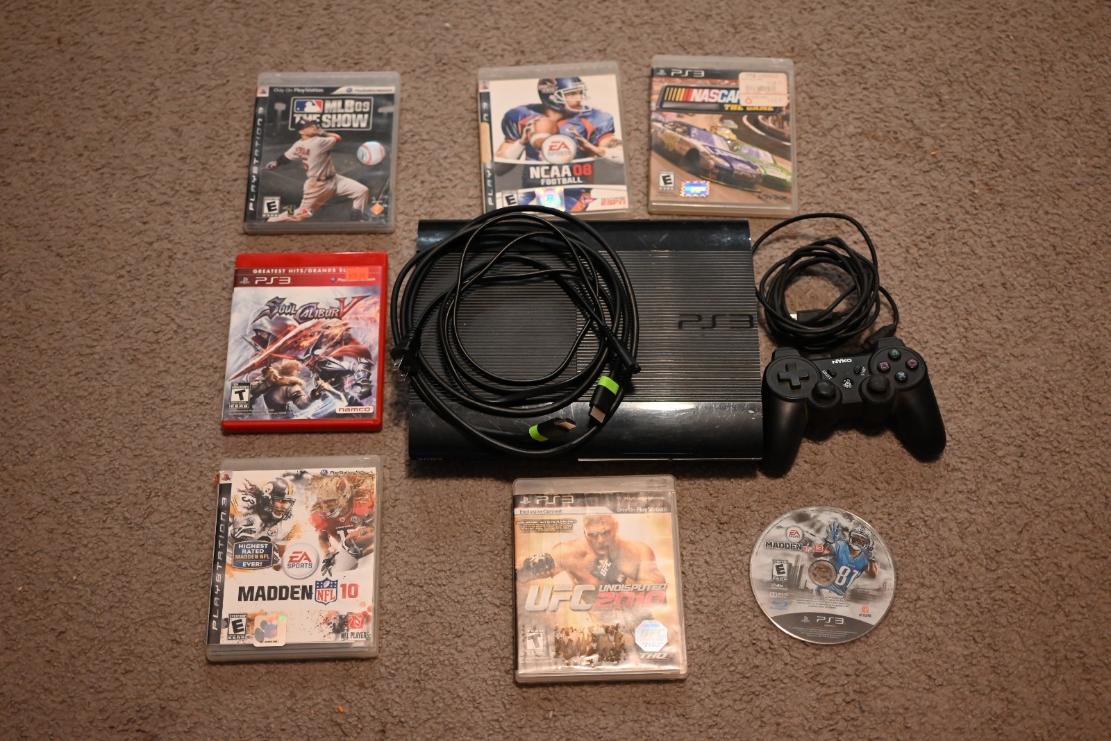 Sony PlayStation 3 Super Slim – 500 GB – Console CECH-4201c, Bundle Lot, 8 Games
