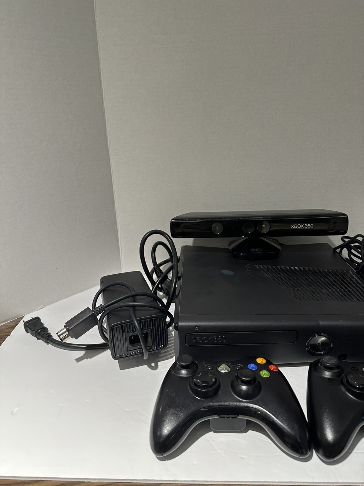 Microsoft Xbox 360 S 4GB Console Gaming System Black 1439 with Kinect Tested