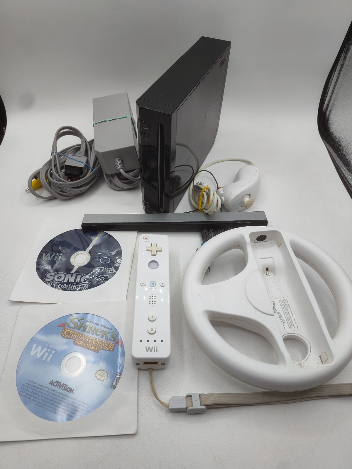 Nintendo Wii RVL-001 Console Bundle 2 Games Backwards Compatible GameCube