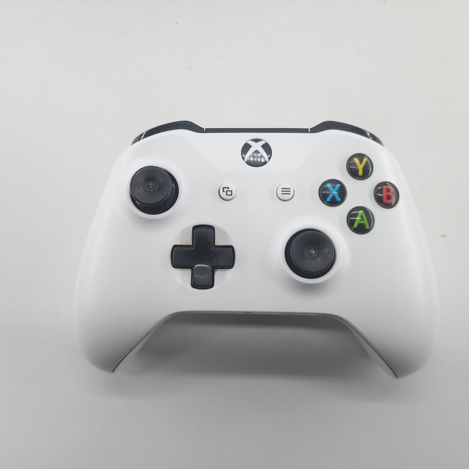 Microsoft Xbox One S 1TB White w/ Faulty controller, Fan makes noise, Fair