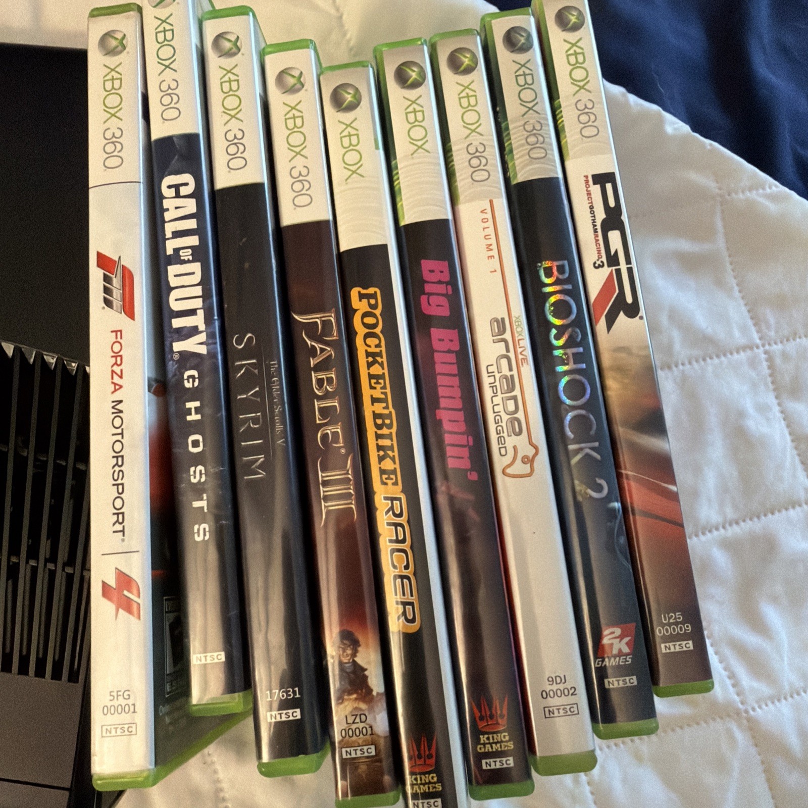Microsoft Xbox 360 Slim 1439 Bundle Console 3 Controllers Battery Pack & 9 Games
