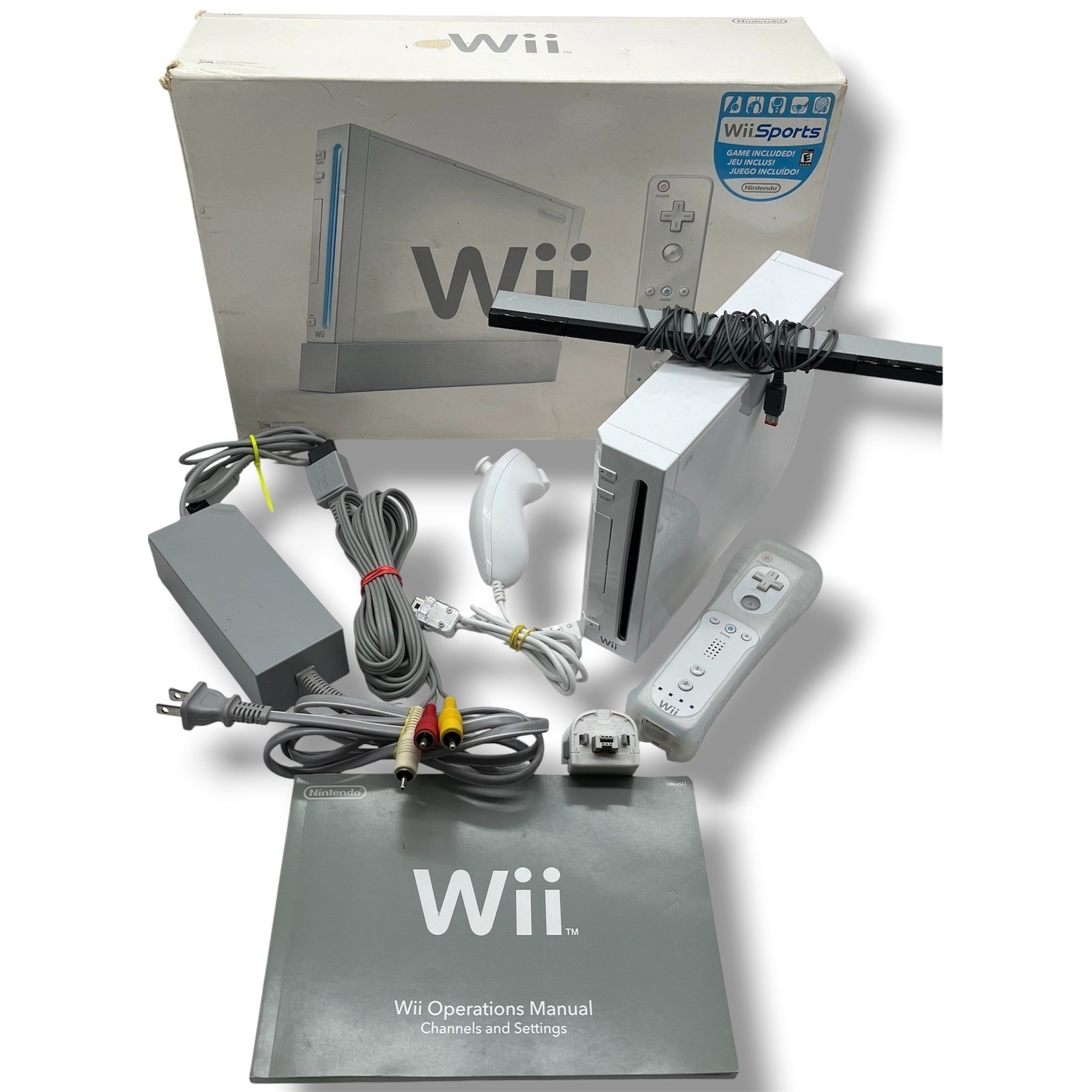 Nintendo Wii RVL-001 White Console Bundle GameCube Compatible Boxed Set