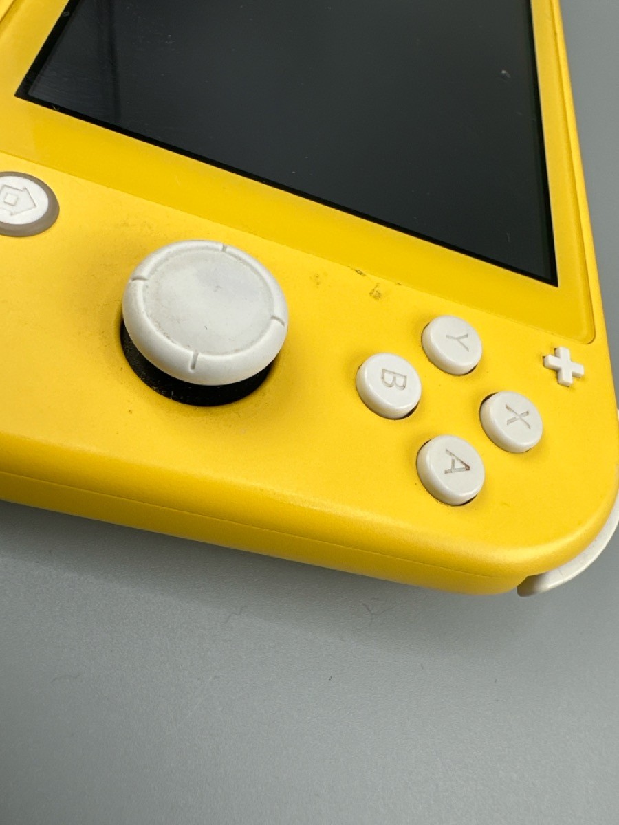 J06 – NINTENDO SWITCH LITE HANDHELD – HDH-001 (J06027536)
