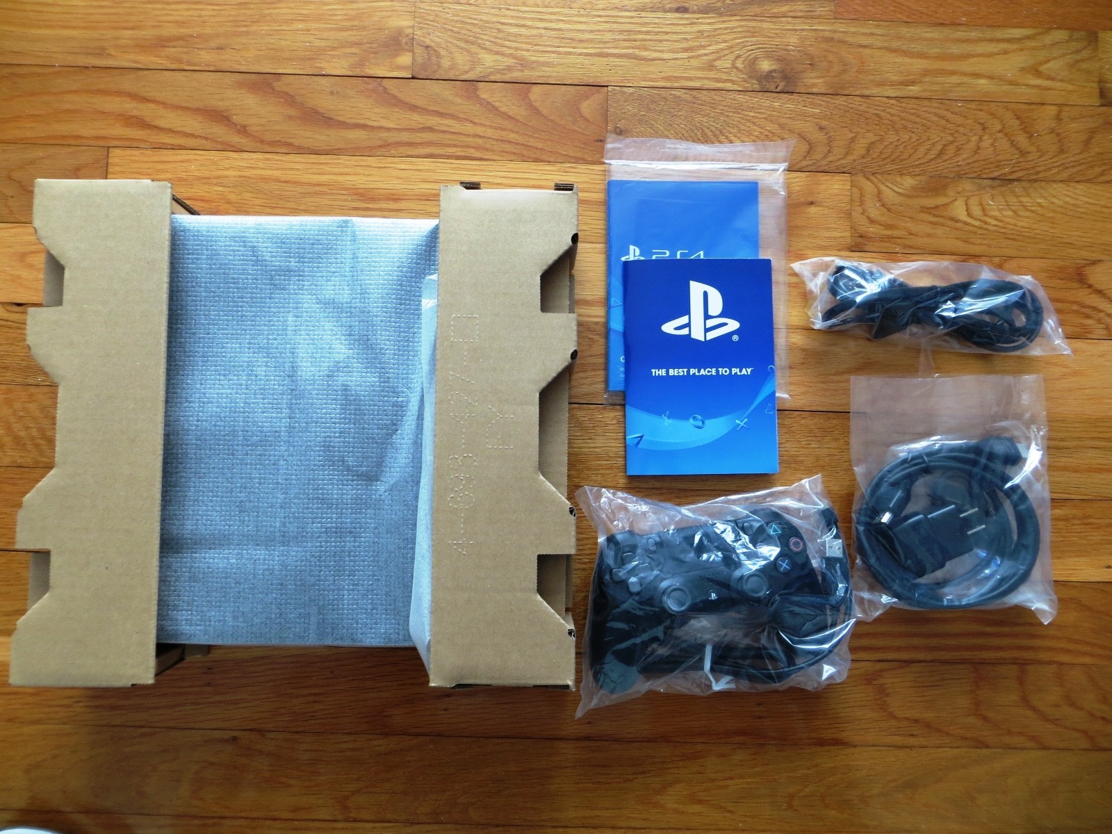 Playstation 4 Slim Console, 1TB, CUH-2115B, One Owner, w/box, original packaging