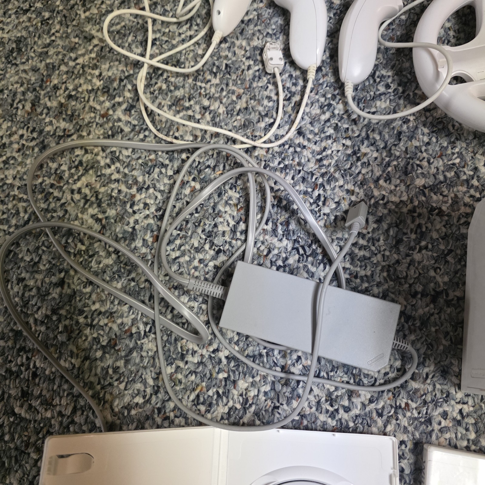 Nintendo Wii Console Bundle 3 Games, 2 Wiimotes,Mario Kart + Wheel, Classic Cont
