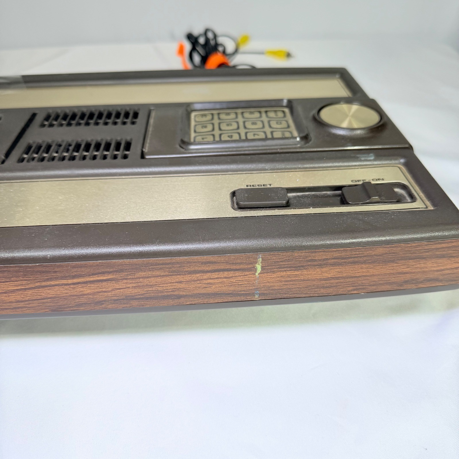 Mattel Electronics Intellivision Model 2609 Vintage Video Game Console Woodgrain