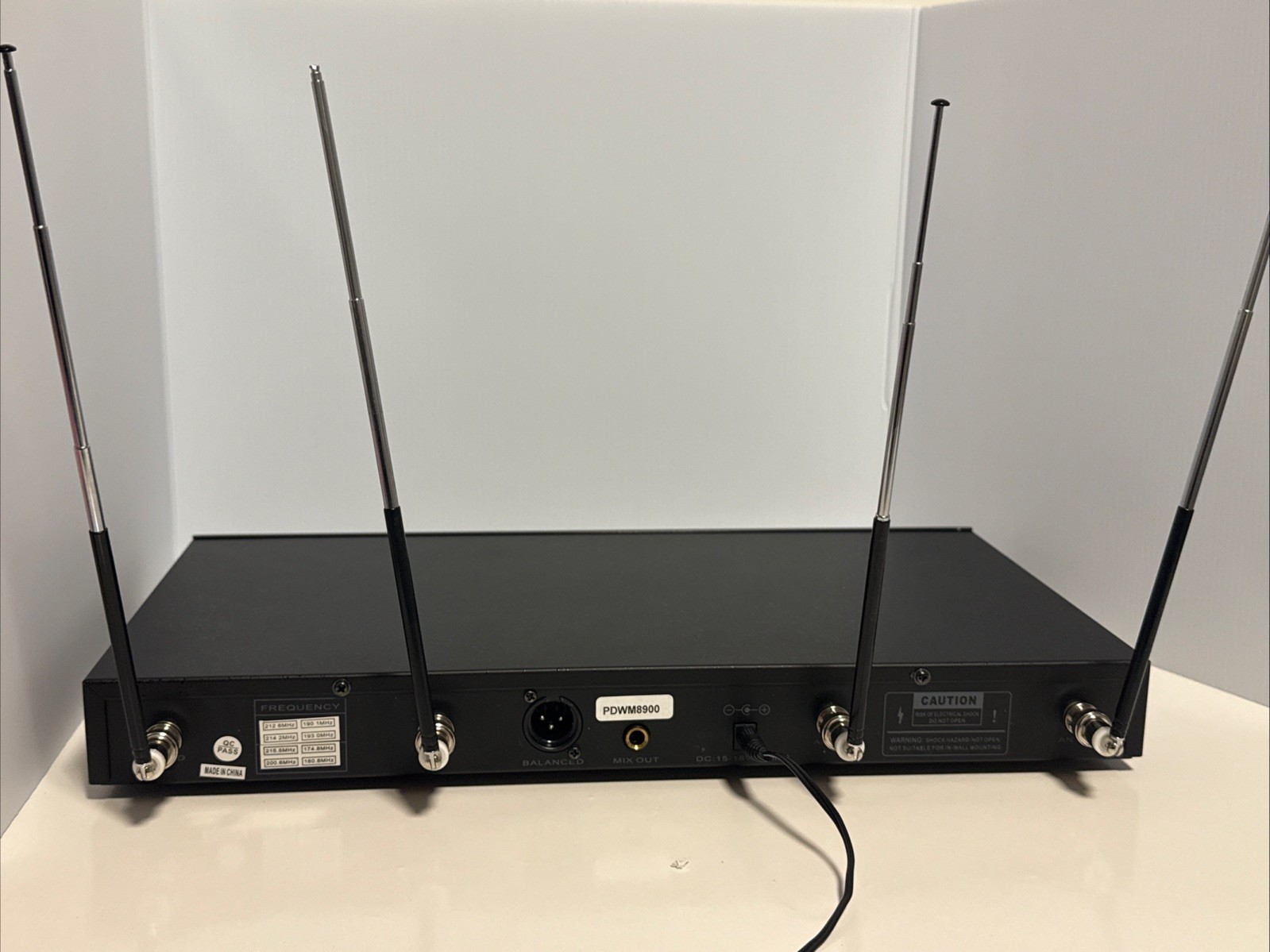 Pdwm8900 Rack mount 8 channel wireless microphone system with 8 lavalier/Read