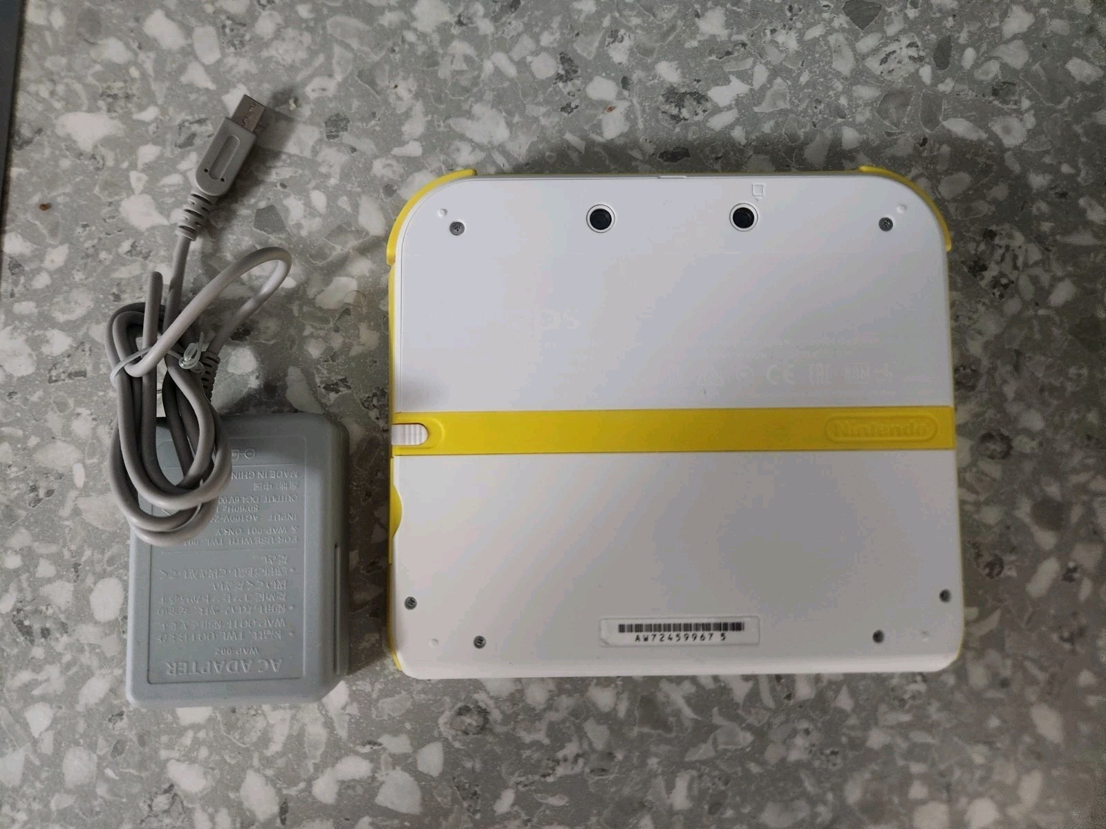 Nintendo 2DS Super Mario Bros. 2 Console Bundle – Scarlet Yello With 4GB SD Card