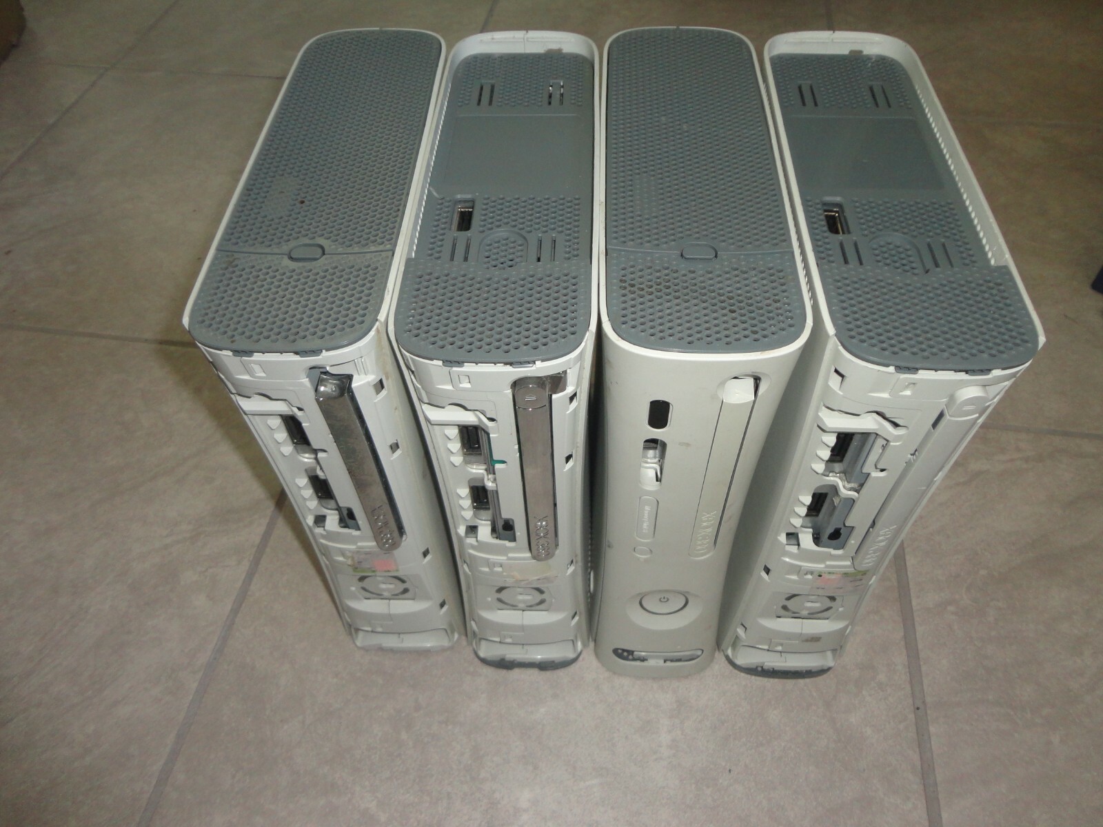 lot 4 Microsoft Xbox 360 White CONSOLEs bundle for PARTS or REPAIR