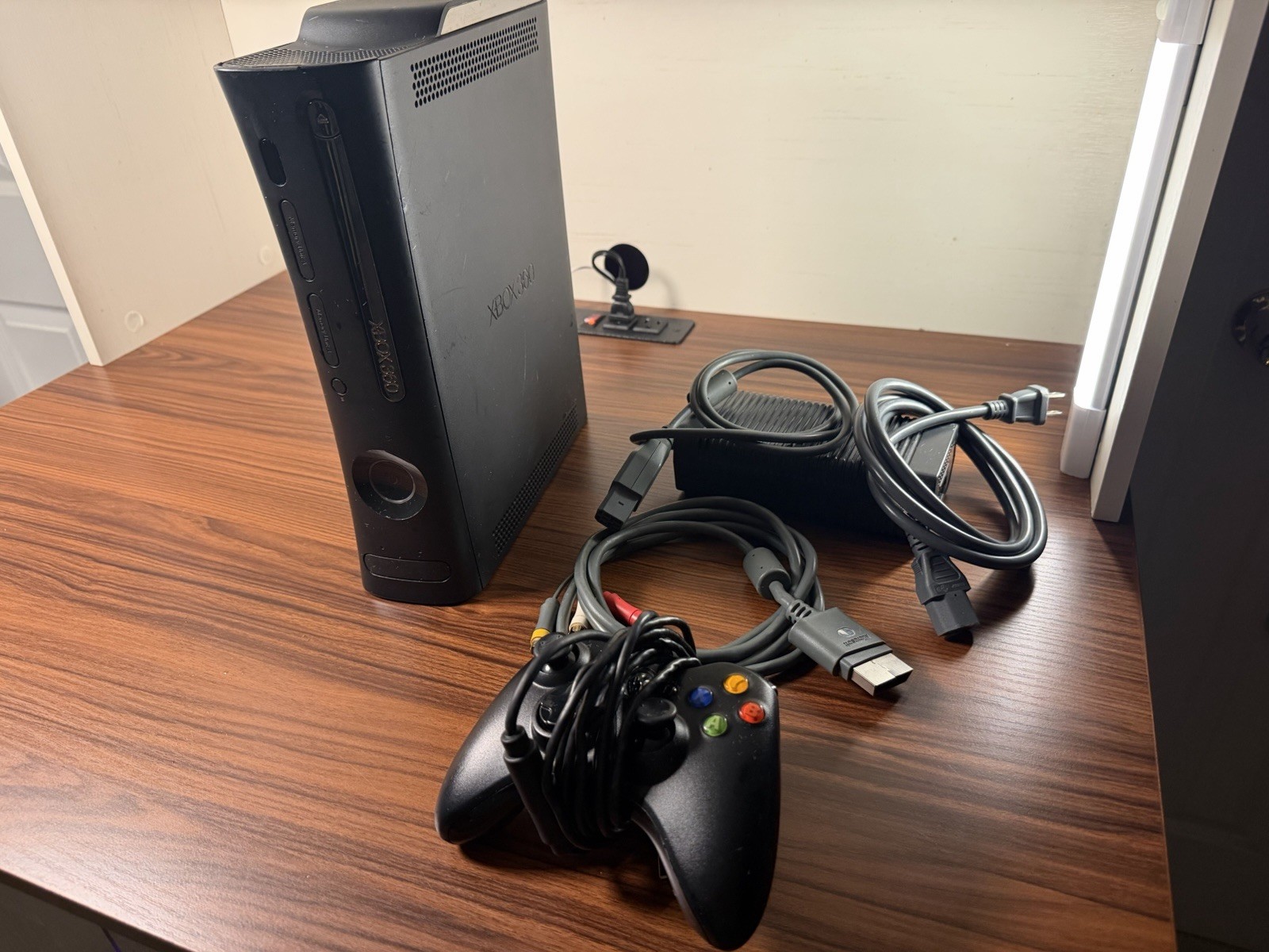 Xbox 360 120GB Black Console Bundle 1 Controller, Power Supply & AV Cable Tested