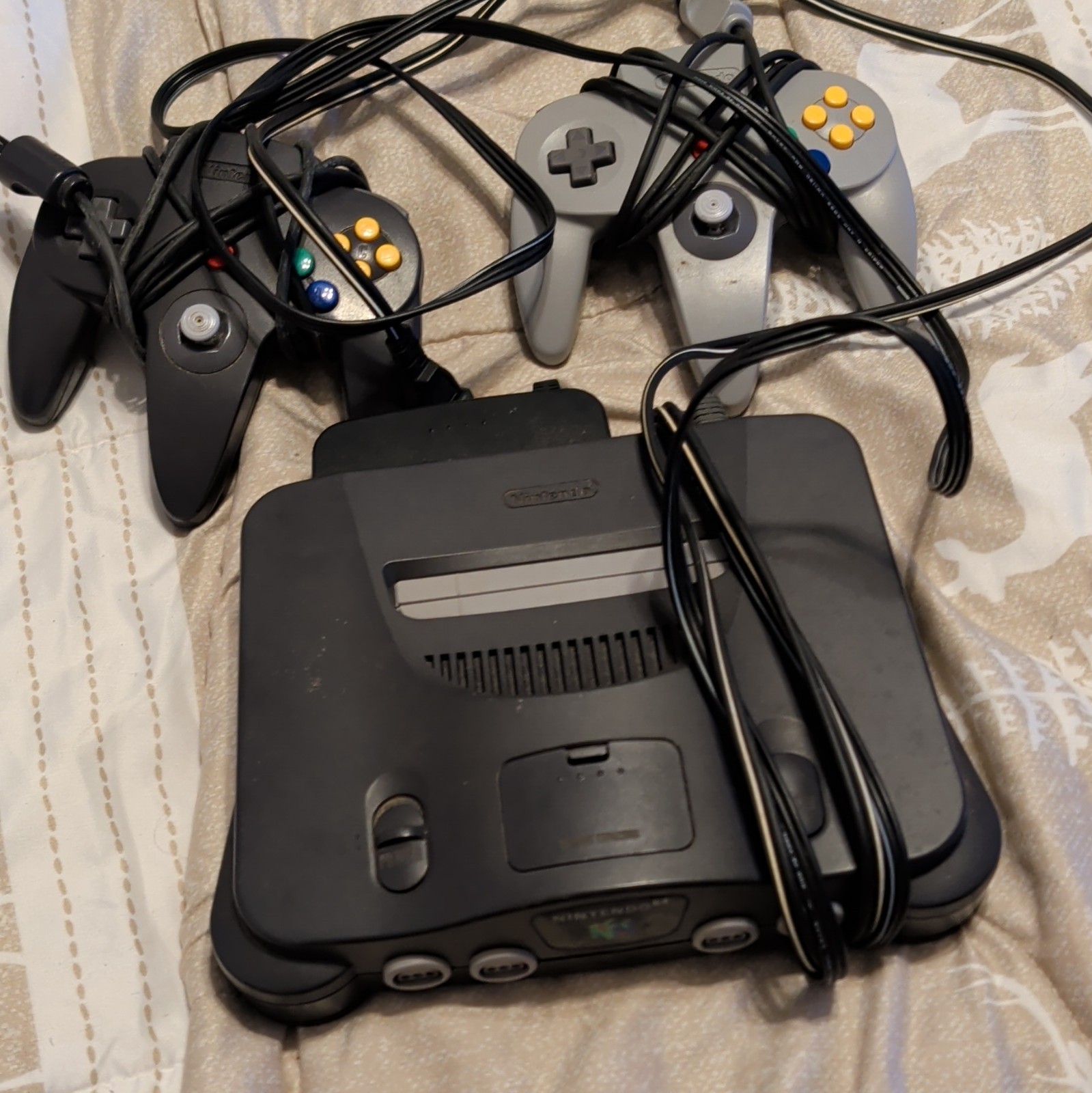 Nintendo 64 N64 Console NUS-001(USA) NTSC-U/C w/ 2 Controllers & Jumper Pak
