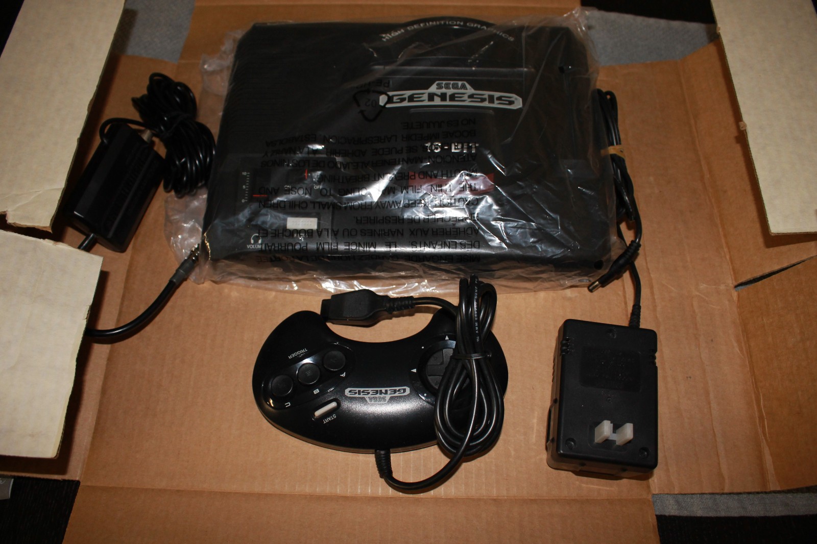 SEGA Genesis Console MK-1611 Core System Complete in Protective Box Circa 1989