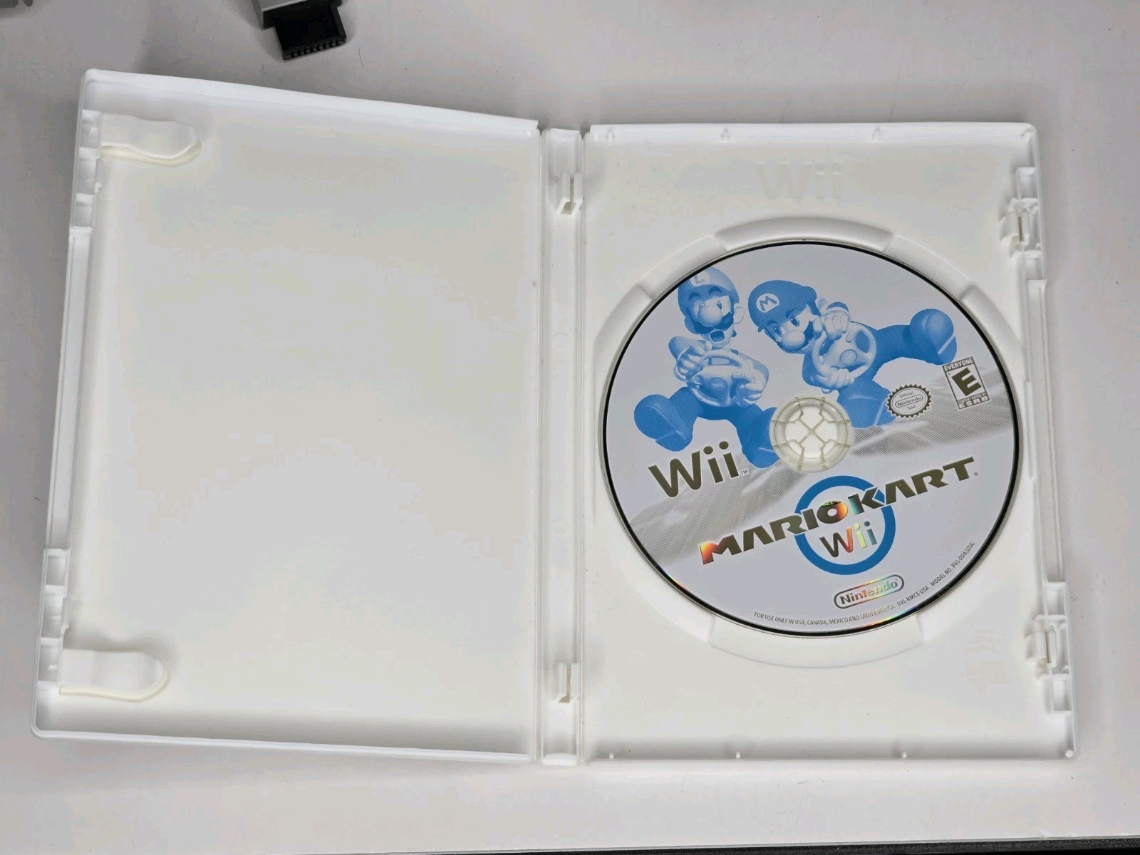 Nintendo Wii / Mario Kart (GameCube Compatible) RVL-001 Motion, Nunchuk & Cables