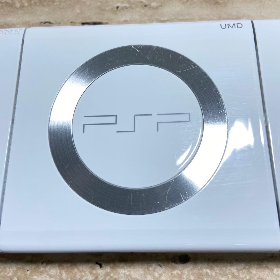 Sony PSP 2000 Ceramic White Almost Unused Complete in Box 6760