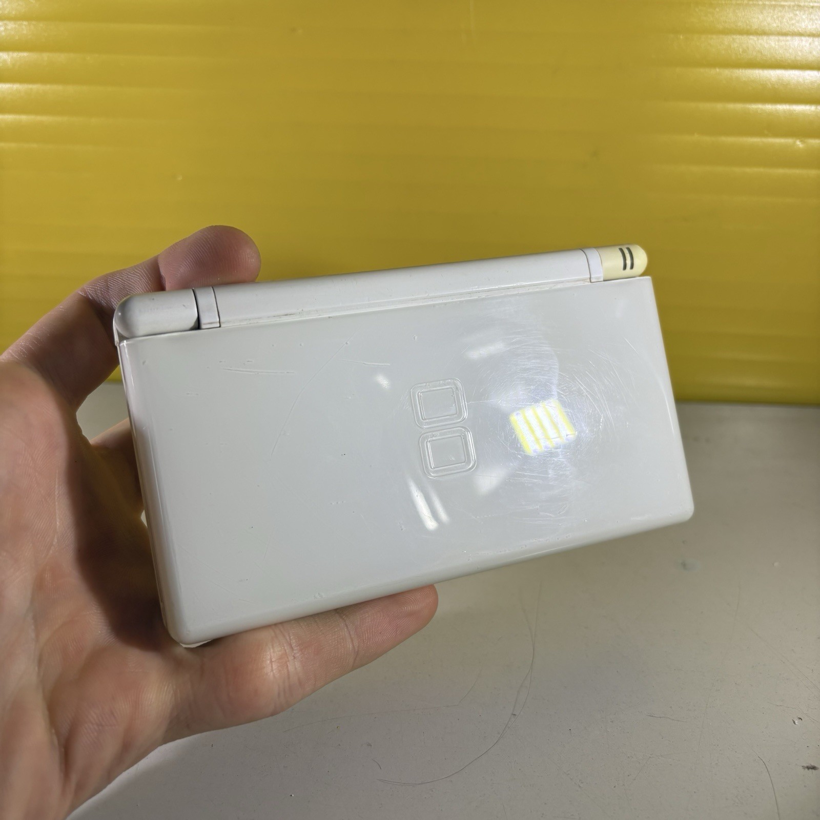 NINTENDO DS LITE WHITE – ORIGINAL TESTED AND WORKING + CHARGER AND NIB