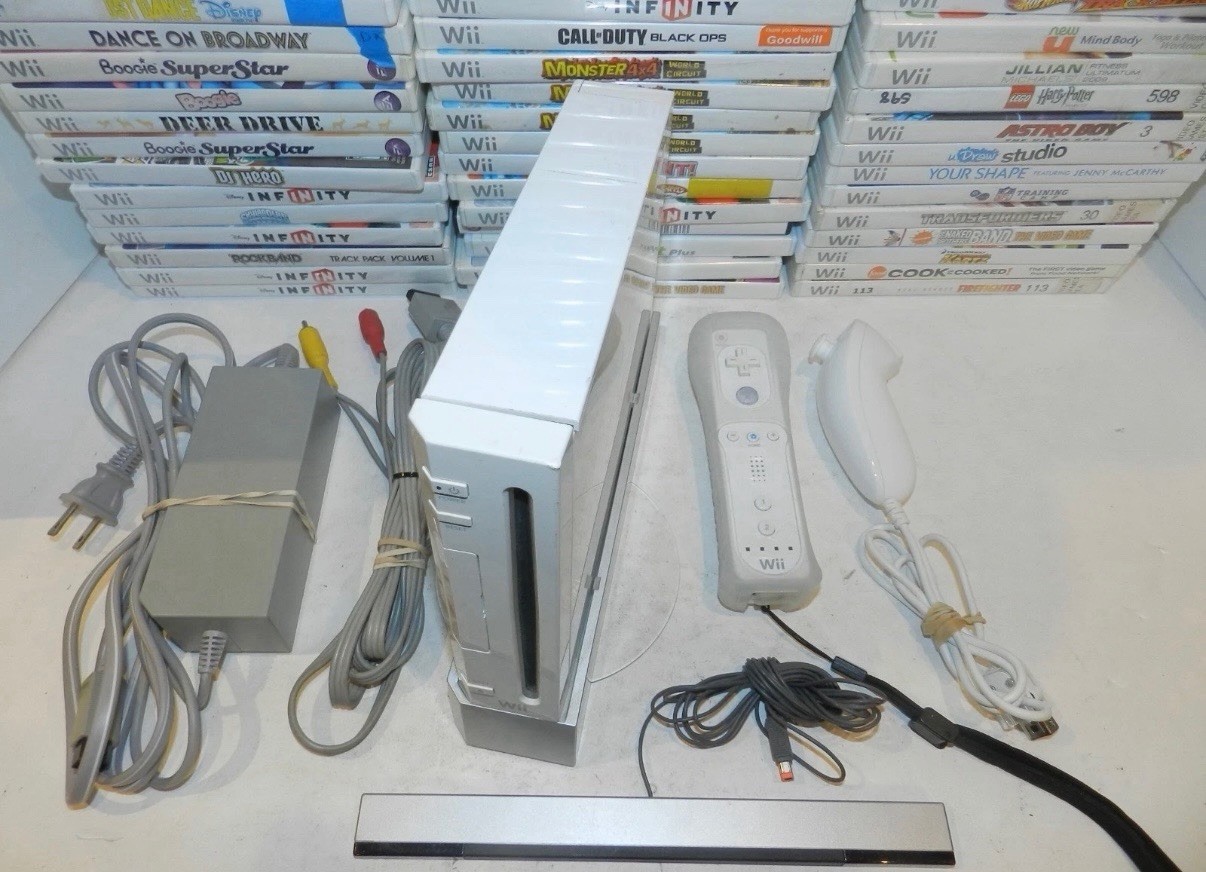 White Nintendo Wii Console System Bundle w/ Controller + 5 FREE GAMES Tested