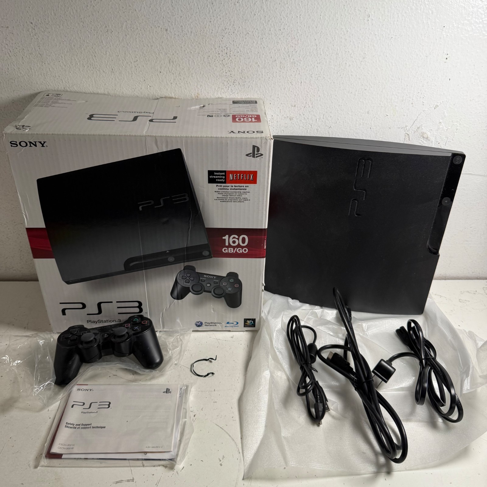 Sony PlayStation 3 CECH-3001A Black 160GB Blu-ray Home Video Gaming Console