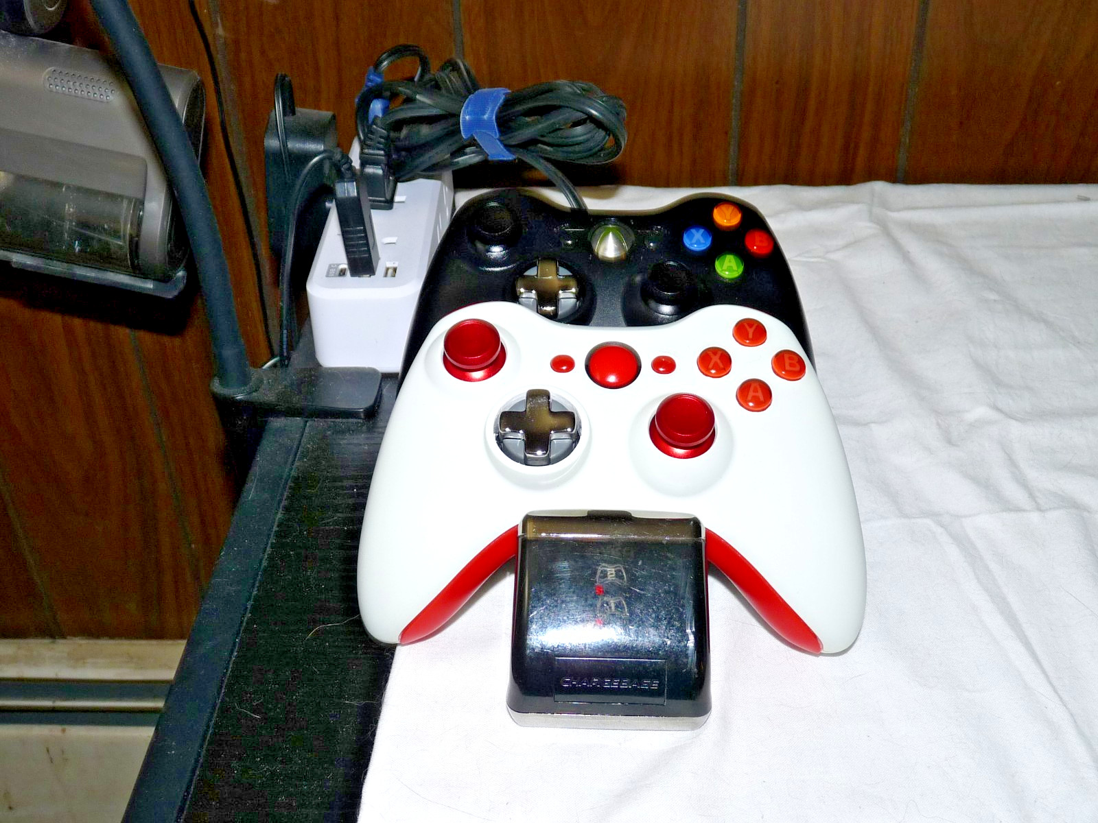 XBOX 360 E 500GB CONSOLE BUNDLE+15 GAMES+2 CUSTOM CONTROLLERS + EXTRAS PLZ L@@K