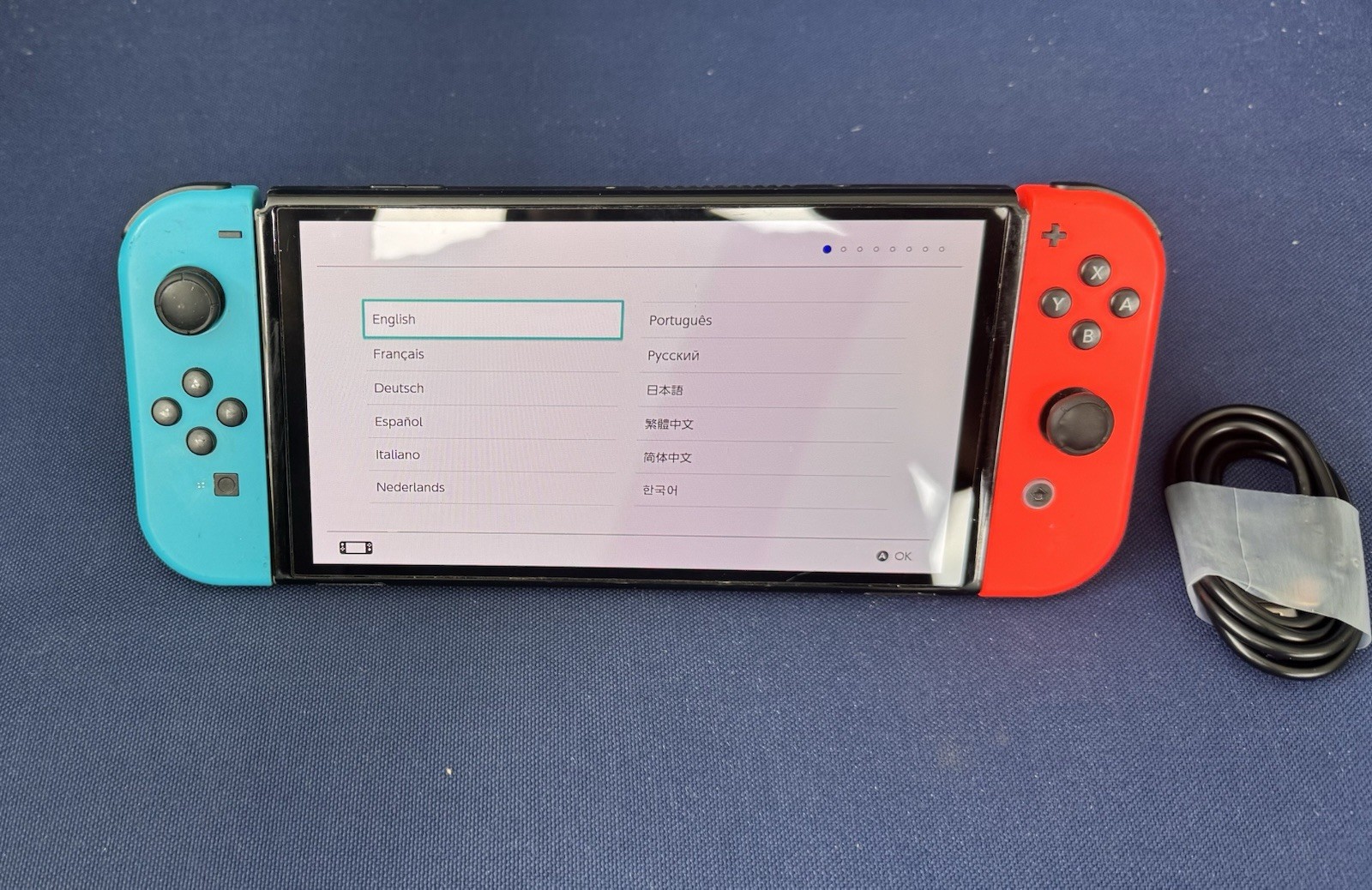Nintendo Switch OLED Splatoon 3 Edition with joy cons and charger