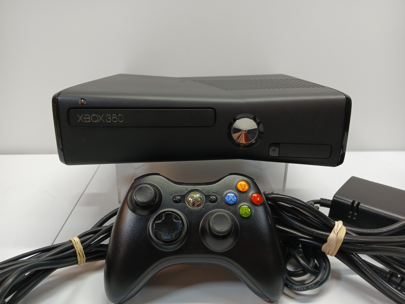 Xbox 360 S Console W Controller Power & AV Cords GREAT CONDITION TESTED
