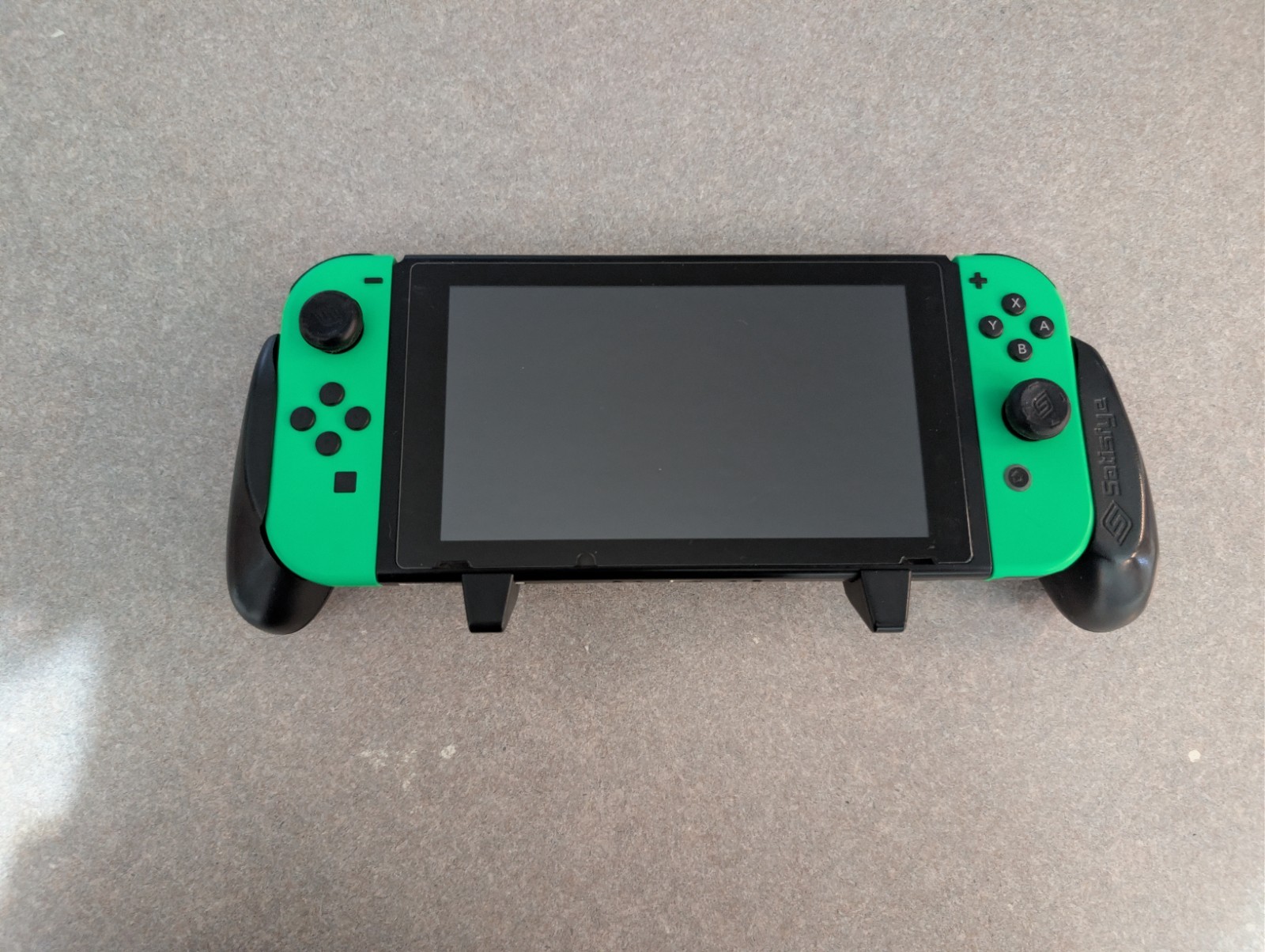 Nintendo Switch 32GB Console CIB w/128GB SD Card and Satisfye Grip