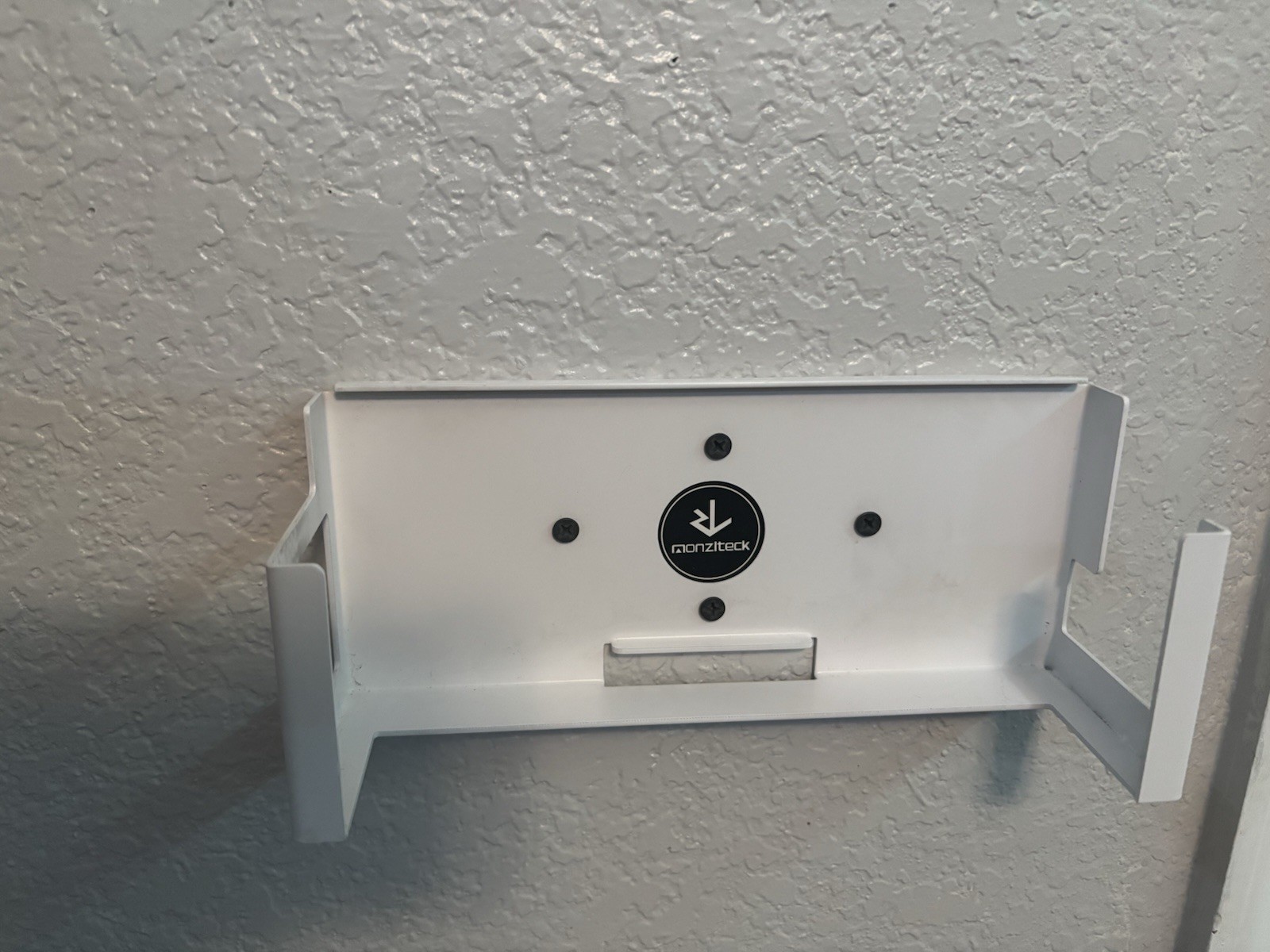 Microsoft Xbox One S White Console + wall mount