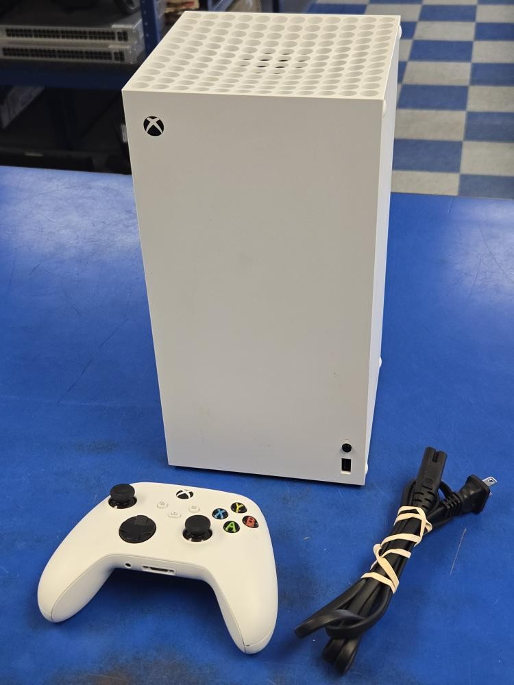 MICROSOFT XBOX SERIES X DIGITAL EDITON WITH CORDS & CONTROLLER (C26032909)
