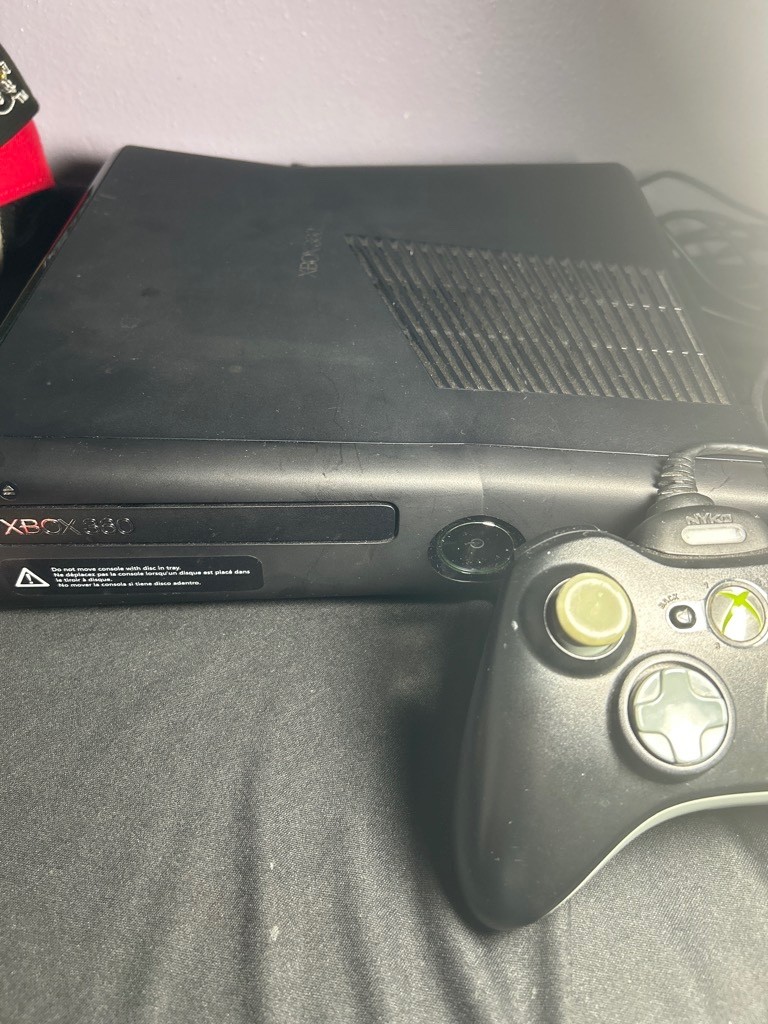Microsoft Xbox 360 Kinect Bundle 250GB Matte Black Console comes with 7 games