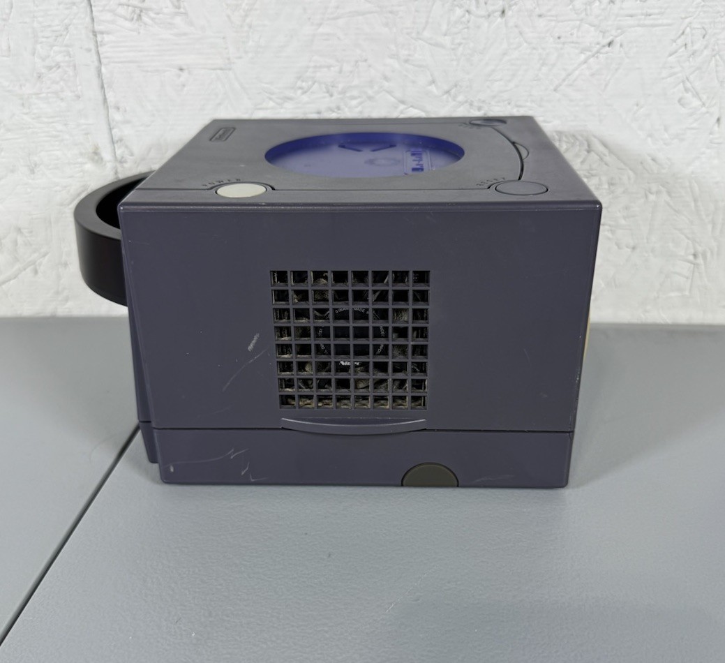 Nintendo GameCube DOL-001 Indigo Console (Won’t Read Disc) For Parts Or Repair